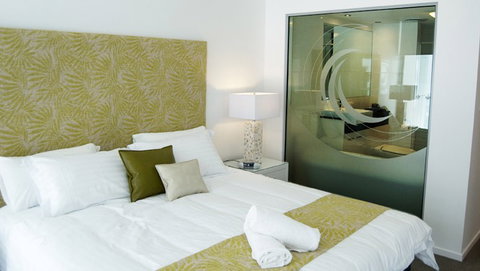 Vision Cairns Esplanade - New Castle Holiday 1