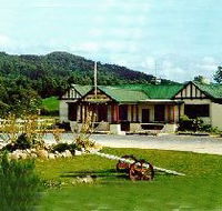 Pub in the Paddock - New Castle Holiday