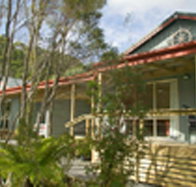 Crays Accommodation - The Esplanade - New Castle Holiday