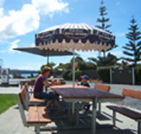 Hillcrest Caravan Park - New Castle Holiday