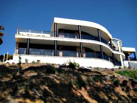 Sheer Pleasure Accommodation - New Castle Holiday 0
