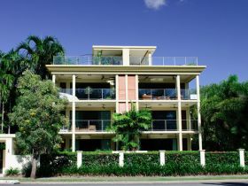 Cairns Beachfront Apartment - New Castle Holiday 0