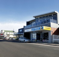 Penguin Waterfront Escape - New Castle Holiday