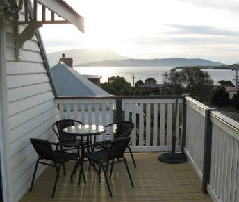 Iron Pot Cottage - New Castle Holiday 3
