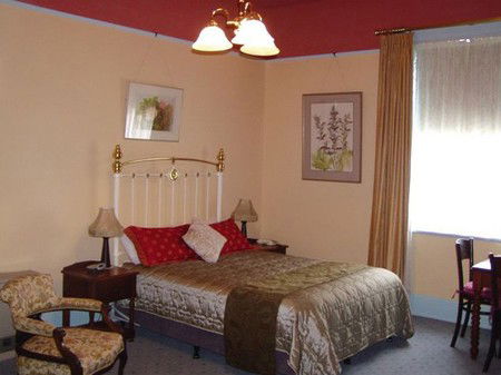 Glen Osborne House - New Castle Holiday 4