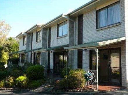 Davey Place Town Houses - New Castle Holiday 1