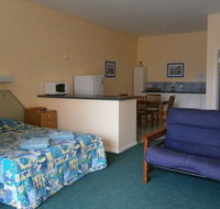Penguin Holiday Apartments - New Castle Holiday