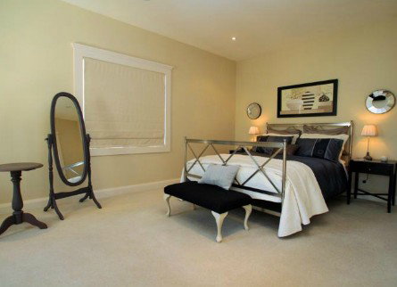 Topiary Haven - New Castle Holiday 1