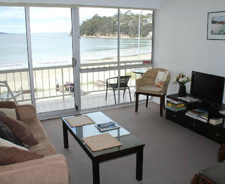 Lifes A Beach Apartment - New Castle Holiday 4