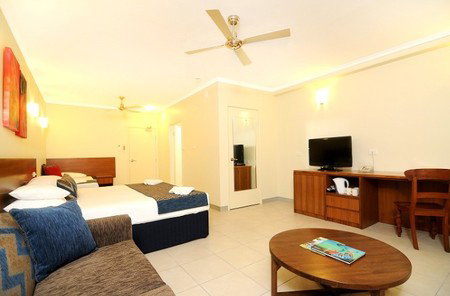 Cairns Queenslander Apartments - New Castle Holiday 2