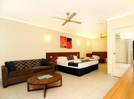 Cairns Queenslander Apartments - New Castle Holiday 3