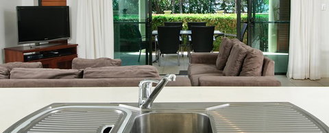 Cairns Beachfront Apartment - New Castle Holiday 4