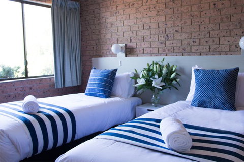 Mollymook Seascape Motel - New Castle Holiday 2