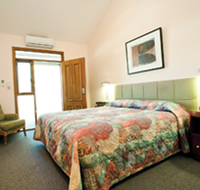 Gundaroo Colonial Inn - New Castle Holiday