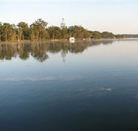 Bentley Waterfront - New Castle Holiday