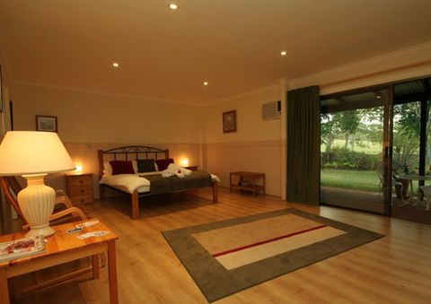 Lagoon Pocket Bed And Breakfast - New Castle Holiday 1