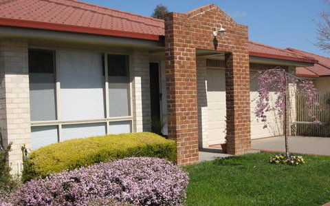 Tea Gardens Bed And Breakfast - New Castle Holiday 1