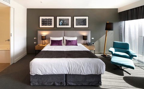 East Hotel - New Castle Holiday 2