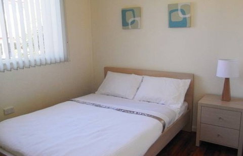 A Husky Sea-Esta - New Castle Holiday 2