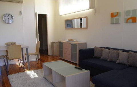 A Husky Sea-Esta - New Castle Holiday 4