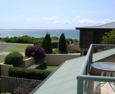 A Bay Beachcomber And Jervis Bays SeaChange - New Castle Holiday 2