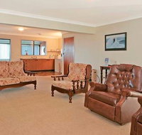 Booragul Beach House - New Castle Holiday