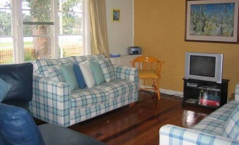Calm Waters Waterfront Cottages - New Castle Holiday 3