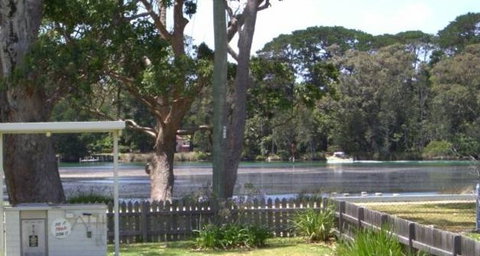 Calm Waters Waterfront Cottages - New Castle Holiday 5