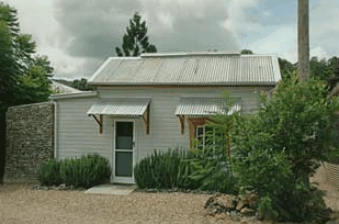Mavis's Kitchen and Cabins - New Castle Holiday
