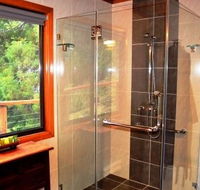 A Waterfall Hideout-Rainforest Cabin for Couples - New Castle Holiday