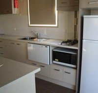 Bowlo Holiday Cabins - New Castle Holiday