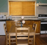Acacia Cottage - New Castle Holiday