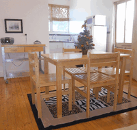 Aussie Bacon and Eggs Cottages - New Castle Holiday