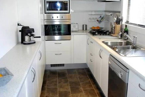 Emaroo Cottage On Oxide Street - New Castle Holiday 1