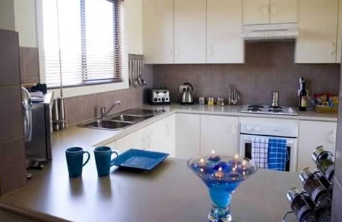 Emaroo Tramway Cottage - New Castle Holiday 3