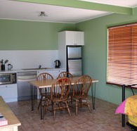 Fossickers Cottages - New Castle Holiday