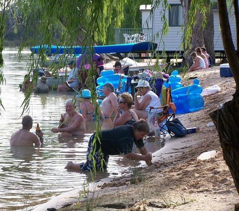 Willow Bend Caravan Park - New Castle Holiday 1