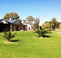Curlwaa Caravan Park - New Castle Holiday