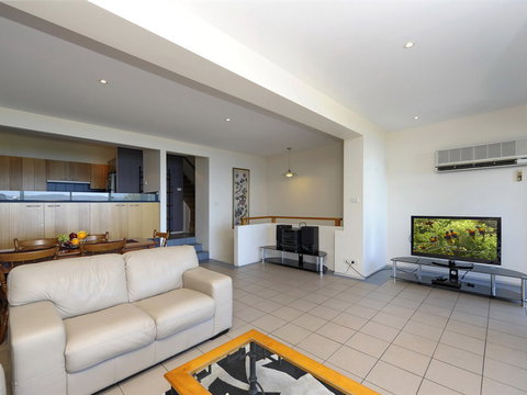 Dolphins - New Castle Holiday 3