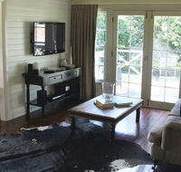 Book Barn Cottage - New Castle Holiday