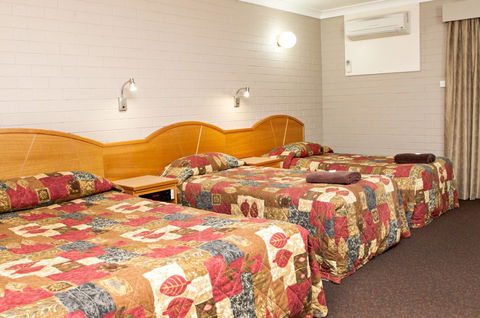 Hilltops Retreat Motor Inn - New Castle Holiday 2