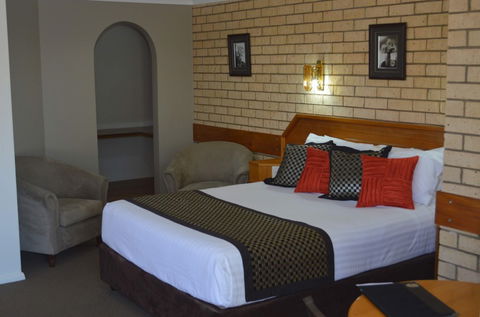 Hilltops Retreat Motor Inn - New Castle Holiday 4