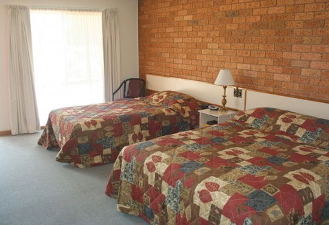 Newell Motor Inn - New Castle Holiday 3
