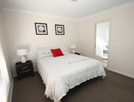 Central Court Apartments - New Castle Holiday 6