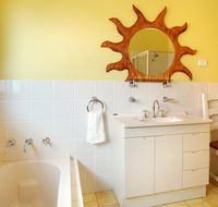 Burra by the Beach - New Castle Holiday