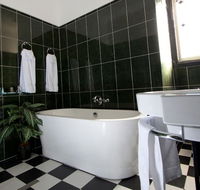 Amore Boutique Bed and Breakfast - New Castle Holiday