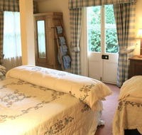 Capers Guesthouse and Cottage - New Castle Holiday