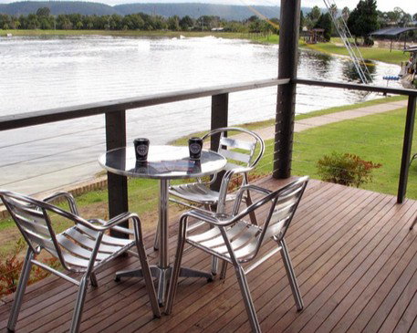 Cables Lodge Accommodation - New Castle Holiday 4