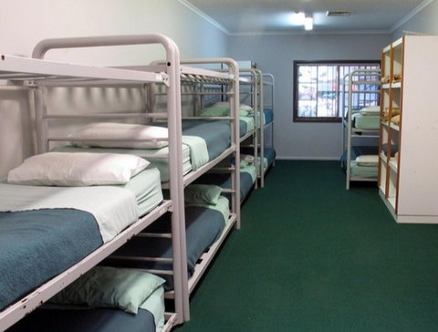 Cables Lodge Accommodation - New Castle Holiday 5