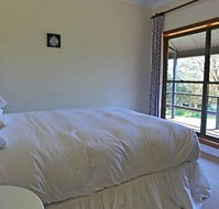 A Church and Homestead in Mudgee - New Castle Holiday